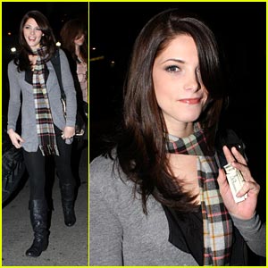 ashley-greene-bar-deluxe.jpg